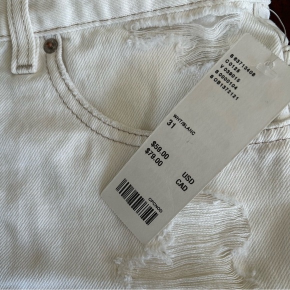 BDG | A-Line White Distressed Denim Shorts - Picture 6 of 7